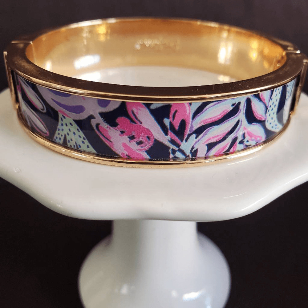 Lilly Pulitzer Oyster Bay Hinged Bangle Bracelet‎ Gold Plated Resort Vacation